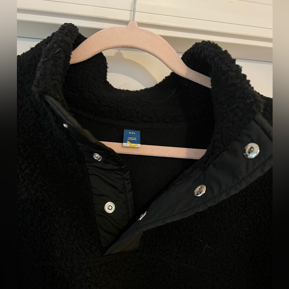 Black Sherpa pullover - Picture 3 of 4